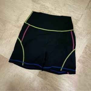 Buffbunny wave shorts onyx/multi // small